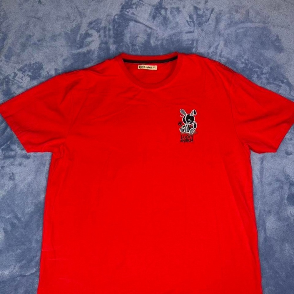 Red Lucky Charm tee with embroidered bunny men‎ size 3xl